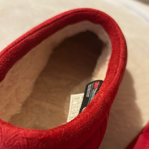 Gently Loved UGG Red Quilted Slippers - Picture 6 of 9